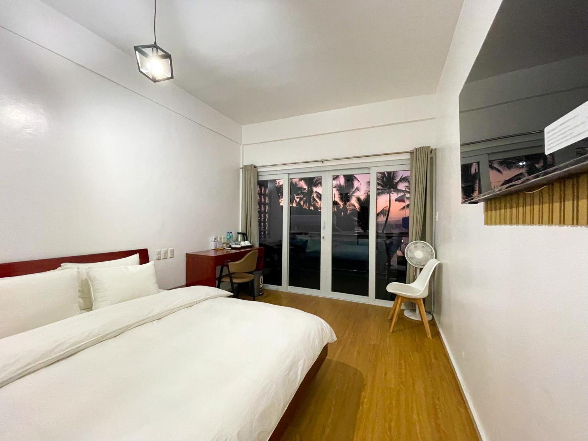 Montani Beach Resort Puerto Galera Powered By Cocotel Экстерьер фото
