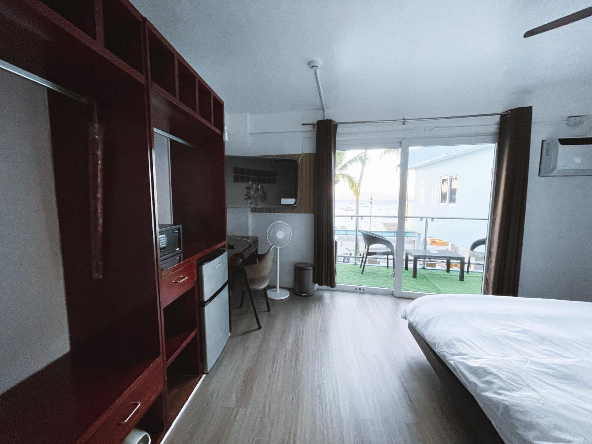 Montani Beach Resort Puerto Galera Powered By Cocotel Экстерьер фото