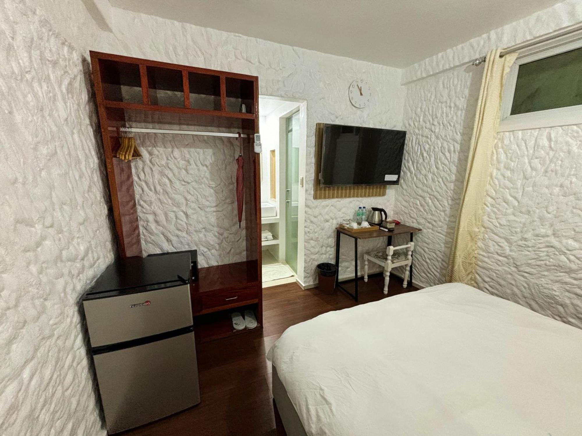 Montani Beach Resort Puerto Galera Powered By Cocotel Экстерьер фото