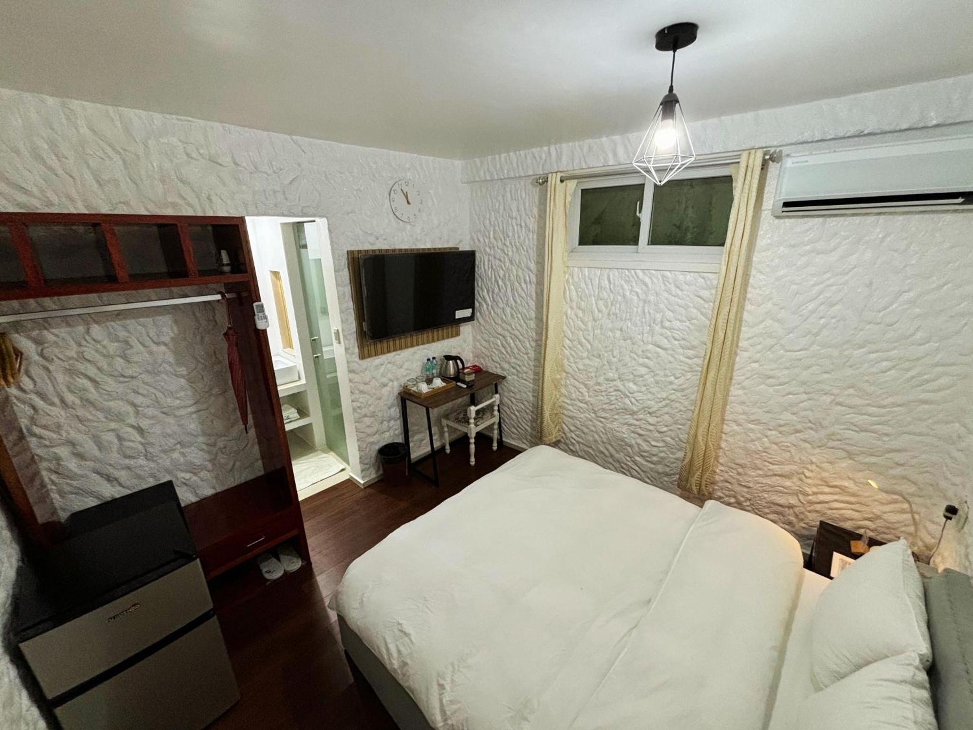 Montani Beach Resort Puerto Galera Powered By Cocotel Экстерьер фото
